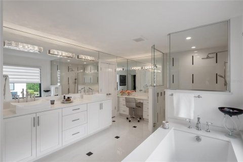 House in Winter Park, Florida 4 bedrooms, 435.06 sq.m. № 2226491 - photo 27