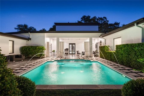 House in Winter Park, Florida 4 bedrooms, 435.06 sq.m. № 2226491 - photo 2