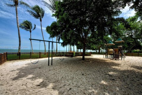 Condo in Miami, Florida, 2 bedrooms  № 2026243 - photo 21