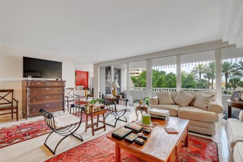 Condo in Miami, Florida, 2 bedrooms  № 2026243 - photo 2