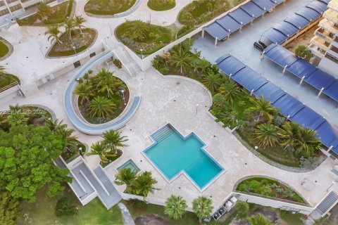 Condo in Miami, Florida, 2 bedrooms  № 2026243 - photo 16