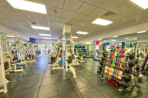 Condo in Miami, Florida, 2 bedrooms  № 2026243 - photo 15