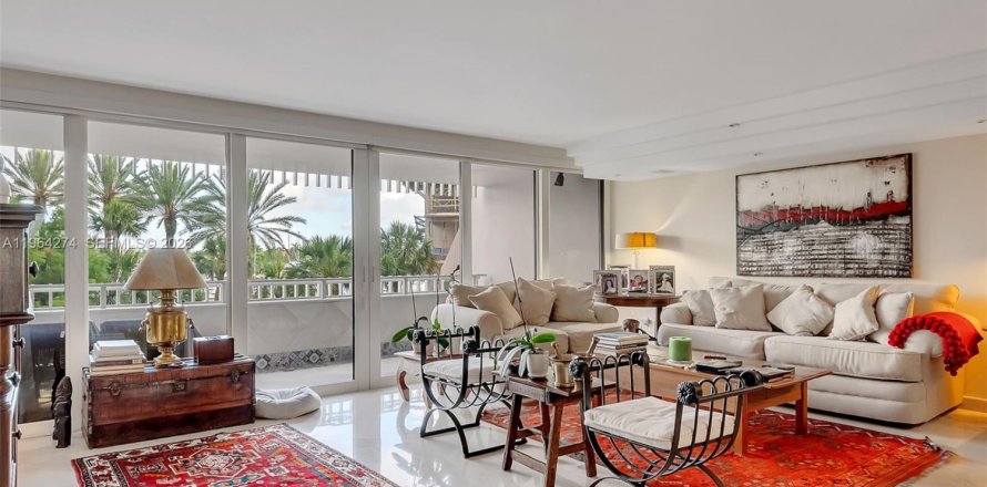 Condo in Miami, Florida, 2 bedrooms  № 2026243
