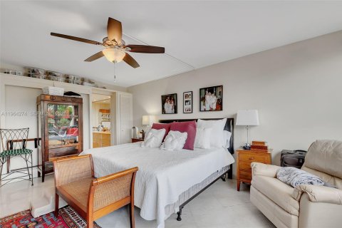 Condo in Miami, Florida, 2 bedrooms  № 2026243 - photo 10