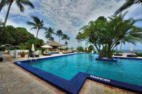 Condo in Miami, Florida, 2 bedrooms  № 2026243 - photo 17