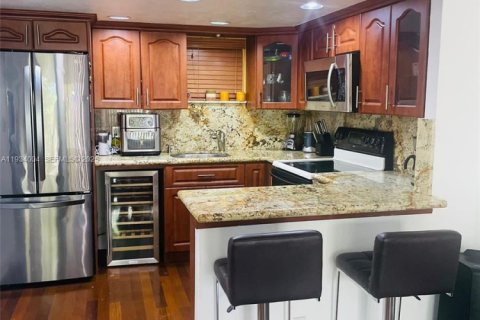 Condominio en alquiler en Doral, Florida, 1 dormitorio, 65.96 m2 № 1992232 - foto 2