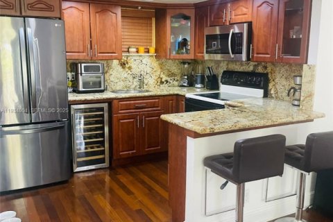 Condominio en alquiler en Doral, Florida, 1 dormitorio, 65.96 m2 № 1992232 - foto 3