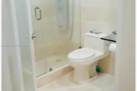 Condominio en alquiler en Doral, Florida, 1 dormitorio, 65.96 m2 № 1992232 - foto 6