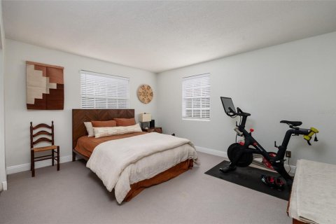 House in Saint Petersburg, Florida 4 bedrooms, 214.05 sq.m. № 1917680 - photo 23