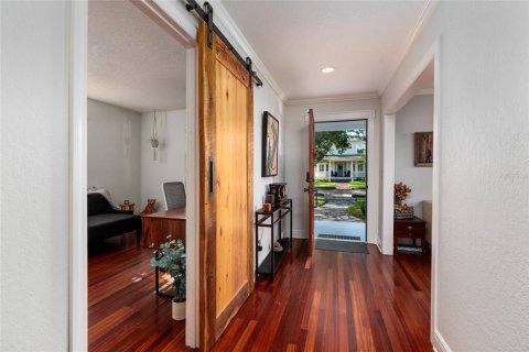 House in Saint Petersburg, Florida 4 bedrooms, 214.05 sq.m. № 1917680 - photo 4
