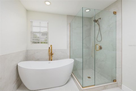 House in Saint Petersburg, Florida 4 bedrooms, 214.05 sq.m. № 1917680 - photo 20