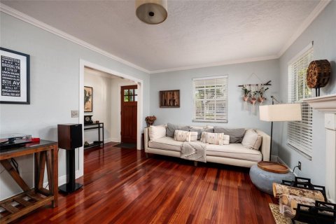 House in Saint Petersburg, Florida 4 bedrooms, 214.05 sq.m. № 1917680 - photo 6