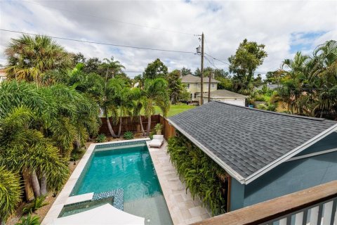 House in Saint Petersburg, Florida 4 bedrooms, 214.05 sq.m. № 1917680 - photo 18