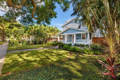 House in Saint Petersburg, Florida 4 bedrooms, 214.05 sq.m. № 1917680 - photo 2