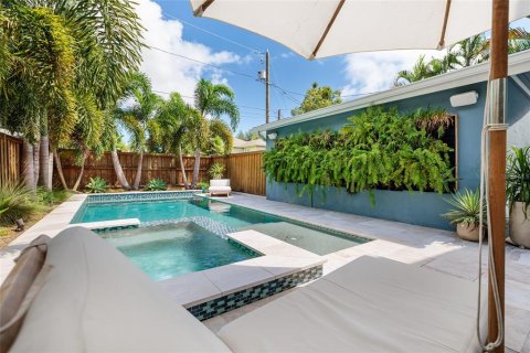 House in Saint Petersburg, Florida 4 bedrooms, 214.05 sq.m. № 1917680 - photo 10
