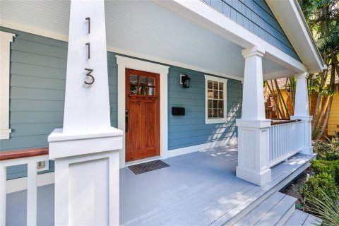 House in Saint Petersburg, Florida 4 bedrooms, 214.05 sq.m. № 1917680 - photo 3