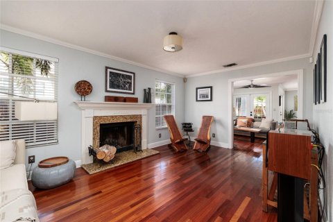 House in Saint Petersburg, Florida 4 bedrooms, 214.05 sq.m. № 1917680 - photo 7