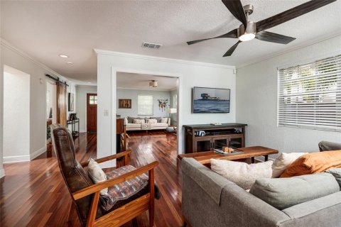 House in Saint Petersburg, Florida 4 bedrooms, 214.05 sq.m. № 1917680 - photo 12