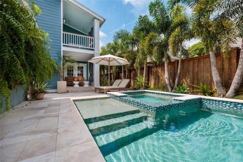 House in Saint Petersburg, Florida 4 bedrooms, 214.05 sq.m. № 1917680 - photo 24