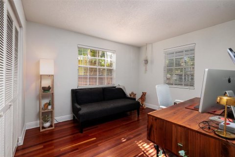 House in Saint Petersburg, Florida 4 bedrooms, 214.05 sq.m. № 1917680 - photo 8