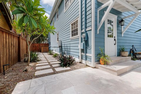 House in Saint Petersburg, Florida 4 bedrooms, 214.05 sq.m. № 1917680 - photo 29