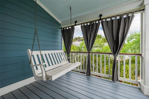 House in Saint Petersburg, Florida 4 bedrooms, 214.05 sq.m. № 1917680 - photo 17