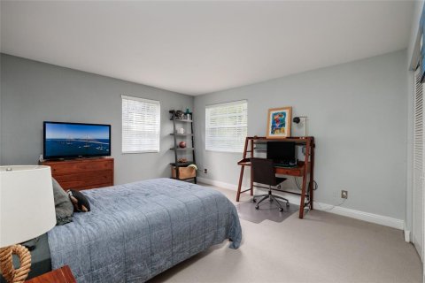 House in Saint Petersburg, Florida 4 bedrooms, 214.05 sq.m. № 1917680 - photo 21