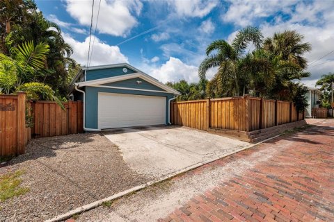 House in Saint Petersburg, Florida 4 bedrooms, 214.05 sq.m. № 1917680 - photo 28