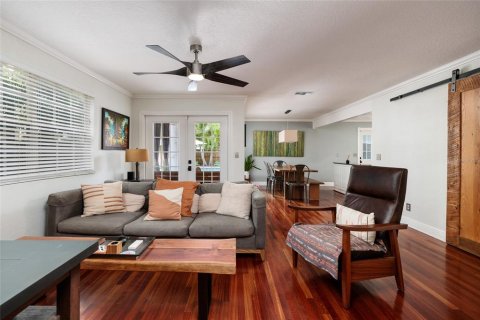 House in Saint Petersburg, Florida 4 bedrooms, 214.05 sq.m. № 1917680 - photo 11