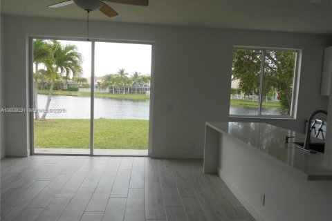 Villa ou maison à vendre à Weston, Floride: 4 chambres, 176.7 m2 № 1976651 - photo 17
