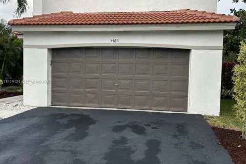 Villa ou maison à vendre à Weston, Floride: 4 chambres, 176.7 m2 № 1976651 - photo 1