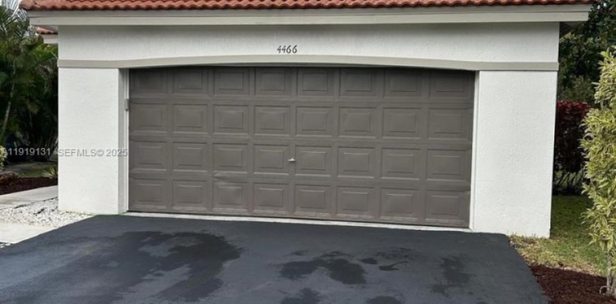 Villa ou maison à Weston, Floride 4 chambres, 176.7 m2 № 1976651