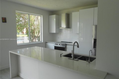 Villa ou maison à vendre à Weston, Floride: 4 chambres, 176.7 m2 № 1976651 - photo 12