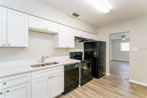 House in Tampa, Florida 3 bedrooms, 123.65 sq.m. № 1771109 - photo 5