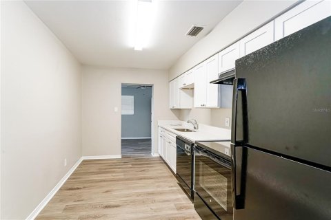 House in Tampa, Florida 3 bedrooms, 123.65 sq.m. № 1771109 - photo 4