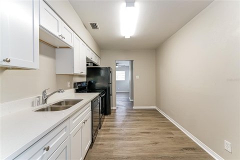 House in Tampa, Florida 3 bedrooms, 123.65 sq.m. № 1771109 - photo 6