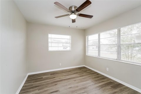 House in Tampa, Florida 3 bedrooms, 123.65 sq.m. № 1771109 - photo 11