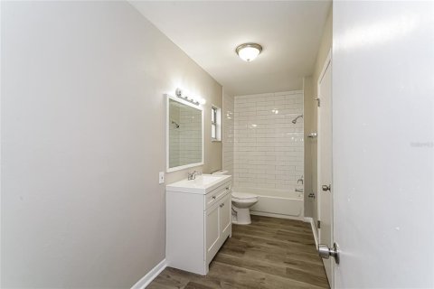 House in Tampa, Florida 3 bedrooms, 123.65 sq.m. № 1771109 - photo 14