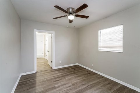 House in Tampa, Florida 3 bedrooms, 123.65 sq.m. № 1771109 - photo 12