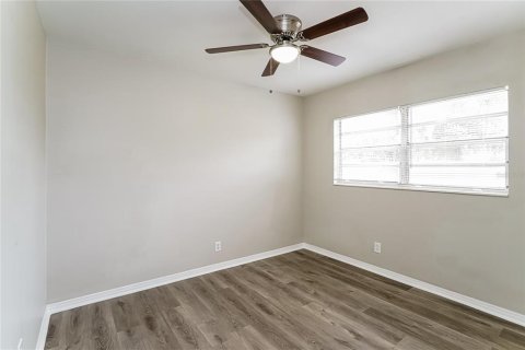 House in Tampa, Florida 3 bedrooms, 123.65 sq.m. № 1771109 - photo 8