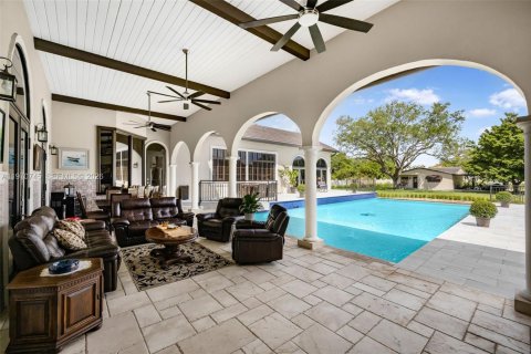 Снять в аренду виллу или дом в Майами, Флорида 7 спален, 561.59м2, № 2031153 - фото 20