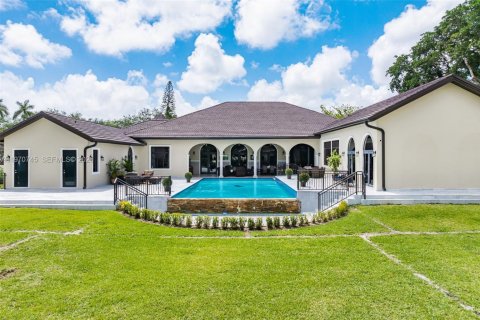 Снять в аренду виллу или дом в Майами, Флорида 7 спален, 561.59м2, № 2031153 - фото 26