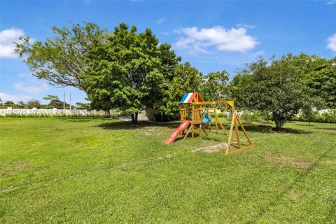 Снять в аренду виллу или дом в Майами, Флорида 7 спален, 561.59м2, № 2031153 - фото 25