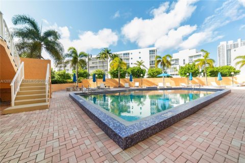 Copropriété à louer à Sunny Isles Beach, Floride: 1 chambre, 92.9 m2 № 2066559 - photo 8