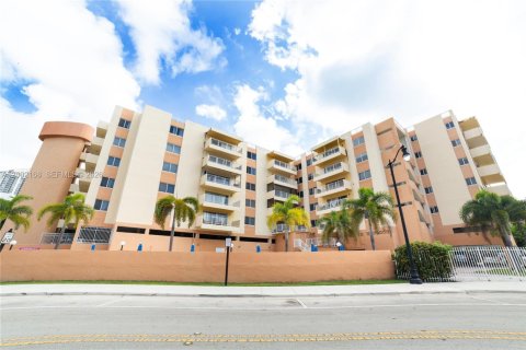 Copropriété à louer à Sunny Isles Beach, Floride: 1 chambre, 92.9 m2 № 2066559 - photo 9