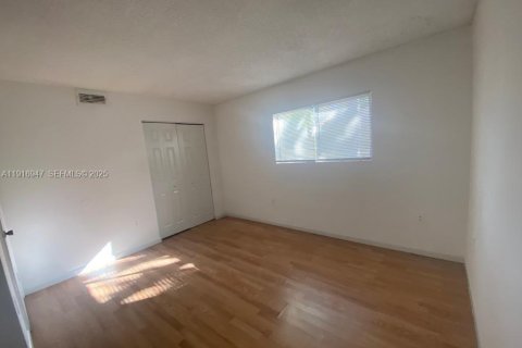 Adosado en alquiler en Pembroke Pines, Florida, 2 dormitorios, 103.4 m2 № 1973709 - foto 9