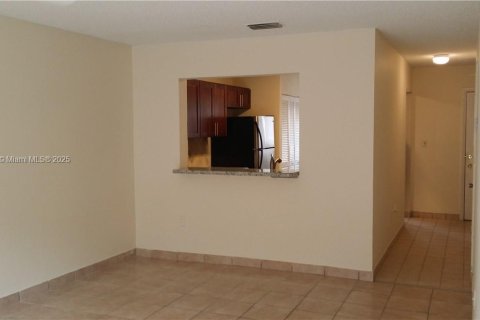 Adosado en alquiler en Pembroke Pines, Florida, 2 dormitorios, 103.4 m2 № 1973709 - foto 3