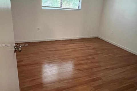 Adosado en alquiler en Pembroke Pines, Florida, 2 dormitorios, 103.4 m2 № 1973709 - foto 7