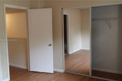 Adosado en alquiler en Pembroke Pines, Florida, 2 dormitorios, 103.4 m2 № 1973709 - foto 4