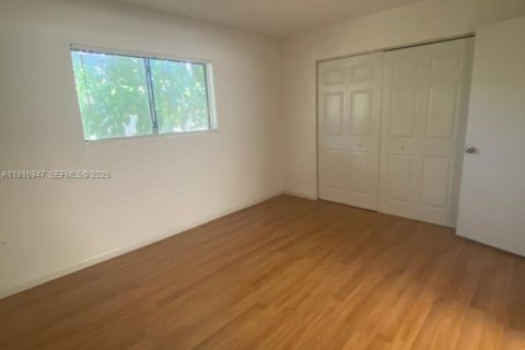 Adosado en alquiler en Pembroke Pines, Florida, 2 dormitorios, 103.4 m2 № 1973709 - foto 8